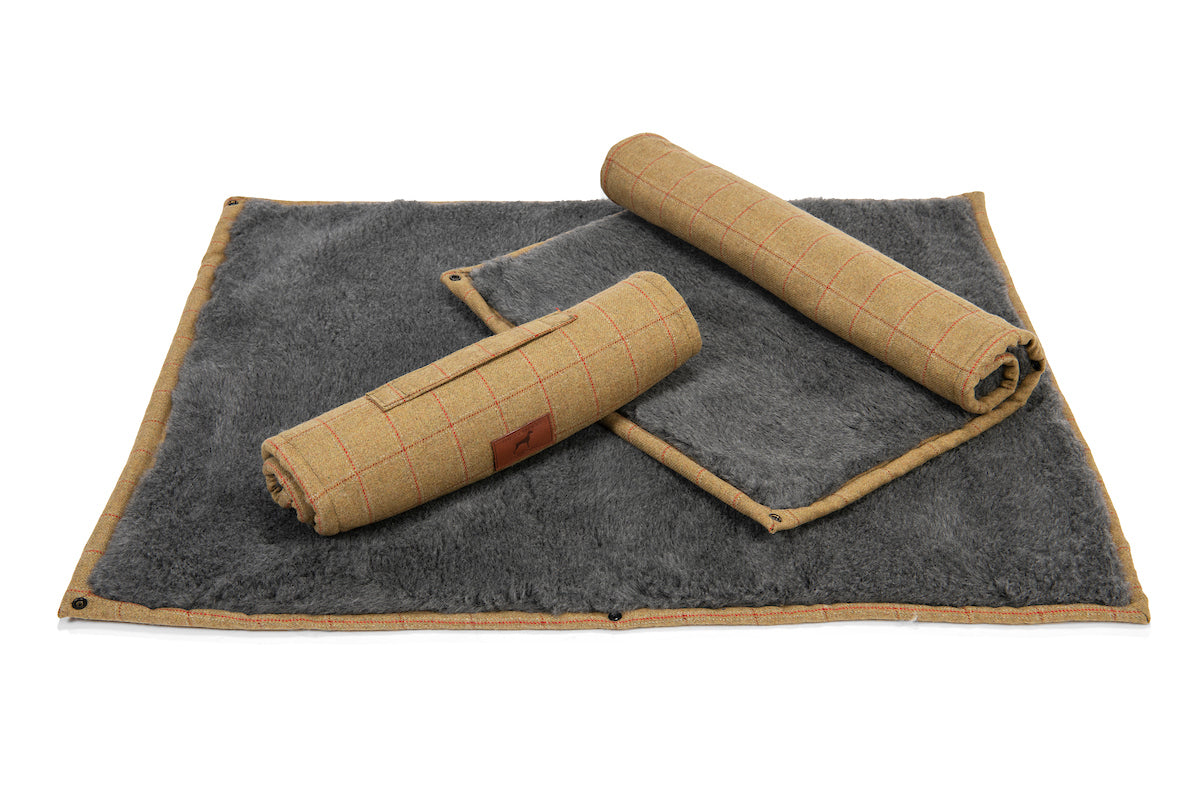 Tweed Dog Roll Mat